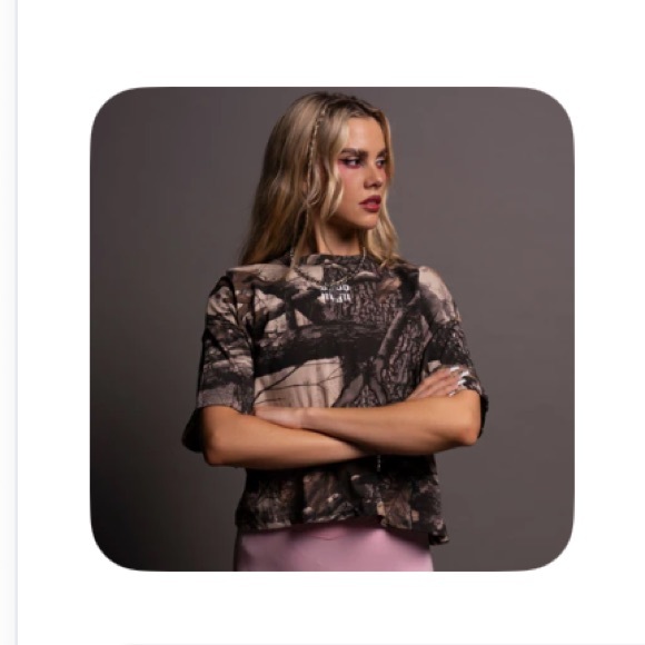 Darcsport women’s ultra wide camo cropped tee - Picture 4 of 4